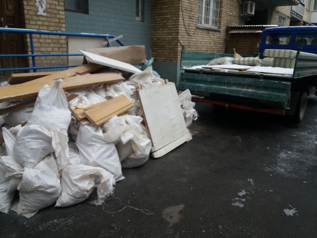 Вывоз строительного мусора из квартиры